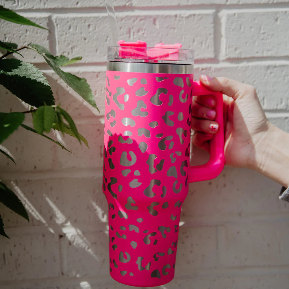https://accentshomeandgifts.com/cdn/shop/products/tumbler-cup-hot-pink-metallic-leopard-with-handle_1445x.webp?v=1689030693